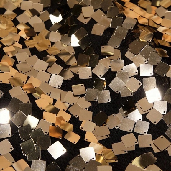 🌟 PLUS Gold Sequin Skirt 🌟 - Picture 4 of 7